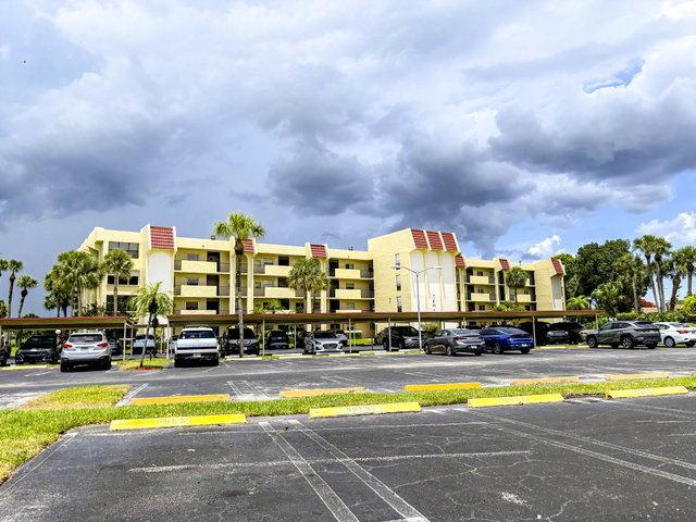 Barwood Condo I photo 3